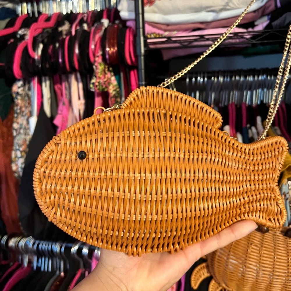 Tommy Bahama Brown Wicker Fish Shoulder Bag with Gold Chain